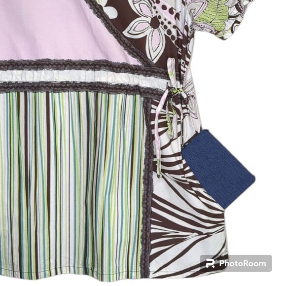 Cherokee Women's Scrub Top! Floral Pattern, Stripes, Faux Wrap, Like New - Picture 3 of 7